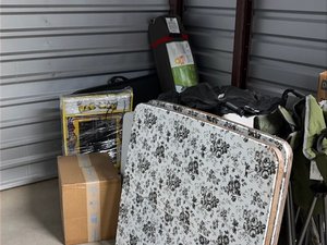 10 x 10 storage unit in Pontiac, MI