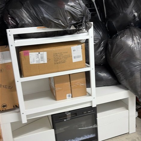 10 x 7 storage unit in Pontiac, MI