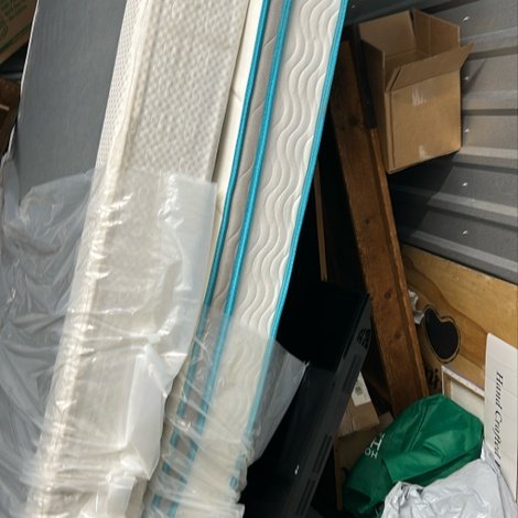 10 x 10 storage unit in Pontiac, MI