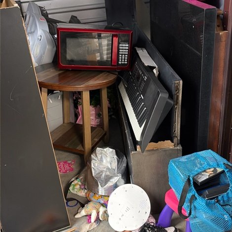 10 x 10 storage unit in Pontiac, MI