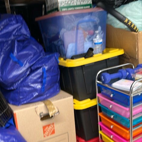 10 x 10 storage unit in Pontiac, MI