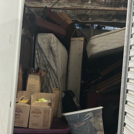 7 x 10 storage unit in Central Falls, RI