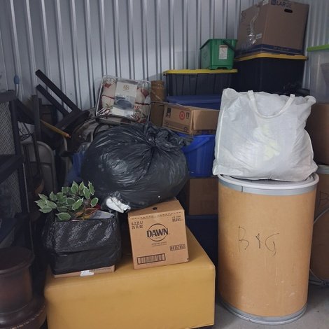 10 x 10 storage unit in Riverdale, GA