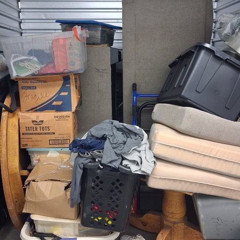10 x 10 storage unit in Riverdale, GA