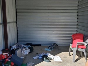 10 x 10 unit in Riverdale