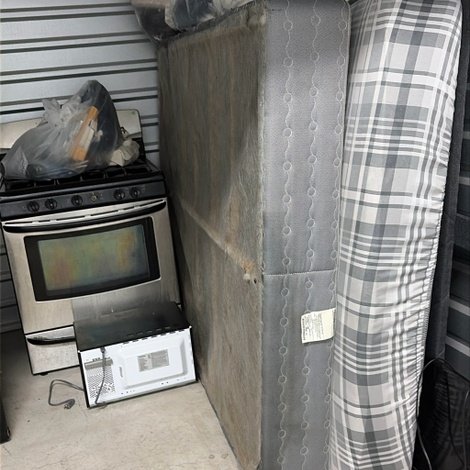 10 x 10 storage unit in Dearborn, MI