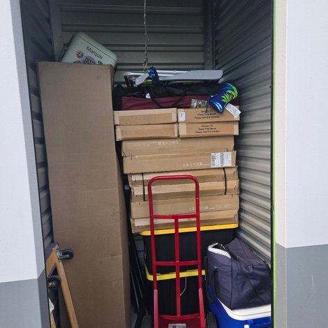 5 x 10 storage unit in North Billerica, MA