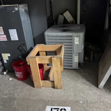 10 x 10 storage unit in Laredo, TX