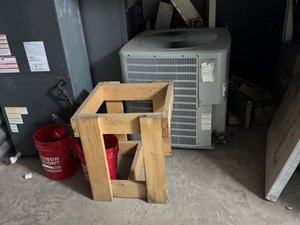 10 x 10 unit in Laredo