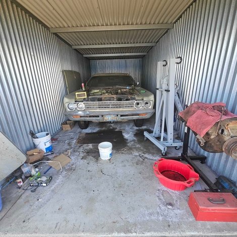 10 x 25 storage unit in Bakersfield, CA