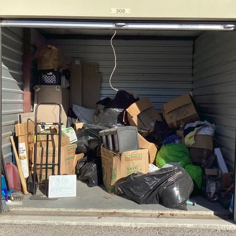 10 x 10 storage unit in Louisville, KY