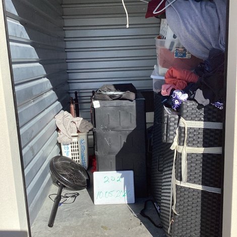 5 x 10 storage unit in Louisville, KY