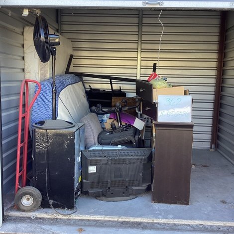 10 x 10 storage unit in Louisville, KY