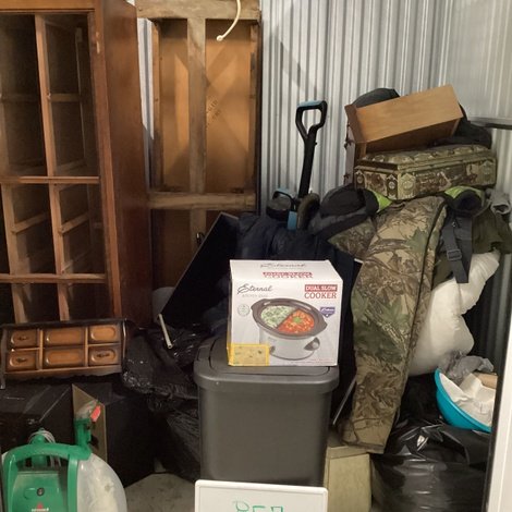 7 x 10 storage unit in Louisville, KY