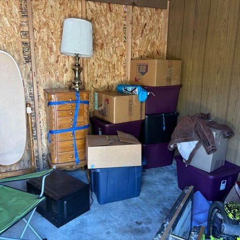 10 x 12 storage unit in SE Hubbard, OH
