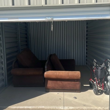 10 x 15 storage unit in Bakersfield, CA