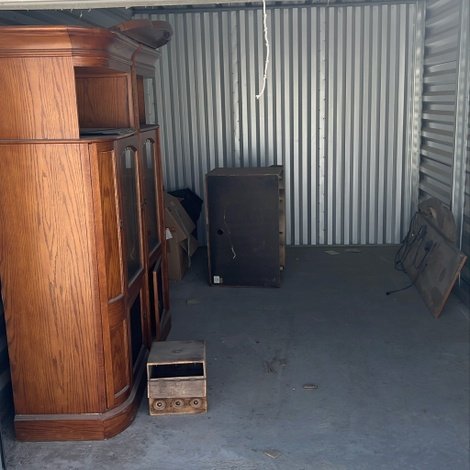 10 x 15 storage unit in Bakersfield, CA