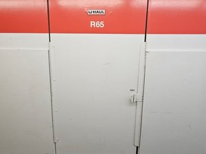 8 x 10 unit in Flint