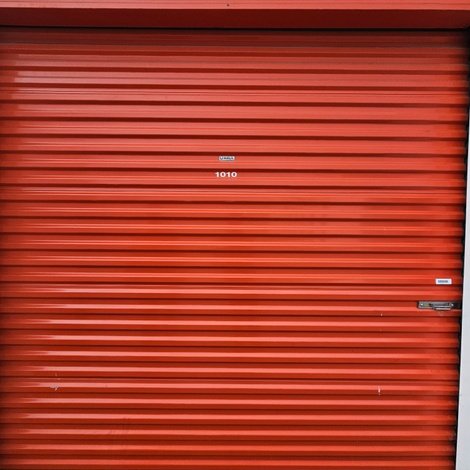 10 x 10 storage unit in Flint, MI