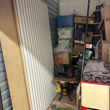 10 x 10 storage unit in Lasalle Chicago, IL