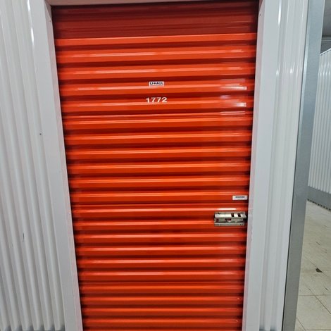 5 x 10 storage unit in Flint, MI