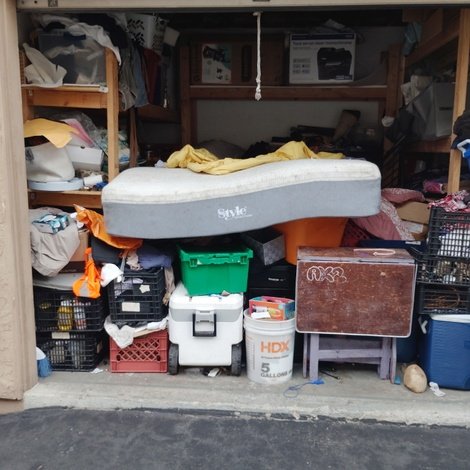 10 x 10 storage unit in Vista, CA