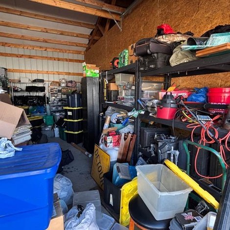 12 x 26 storage unit in SE Hubbard, OH