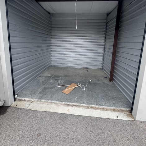 10 x 10 storage unit in Jeffersonville, IN