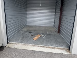 10 x 10 storage unit in Jeffersonville, IN