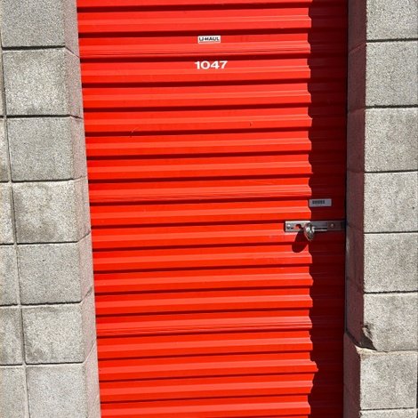 5 x 10 storage unit in Clinton Township, MI