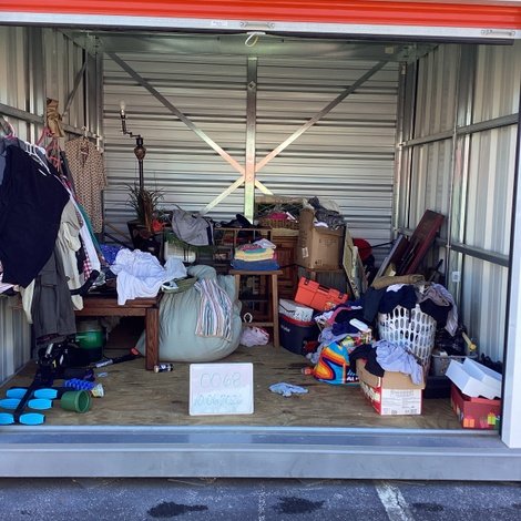 10 x 10 storage unit in Blvd radcliff, KY