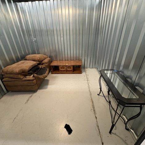 10 x 10 storage unit in Drive Reidsville, NC