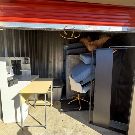10 x 10 storage unit in Clarksville, TN