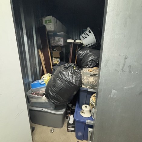 5 x 10 storage unit in Clarksville, TN