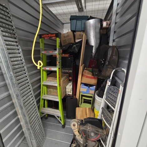 5 x 10 storage unit in Indianapolis, IN