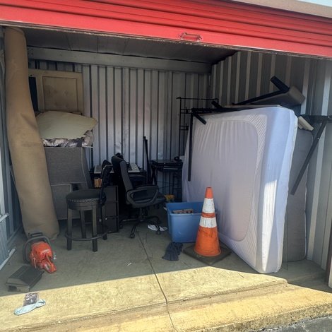 10 x 10 storage unit in Hendersonville, NC