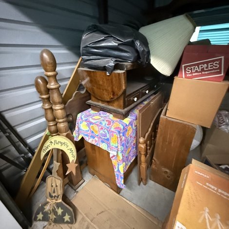 10 x 10 storage unit in Johnston, RI