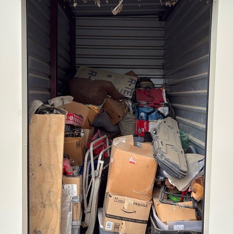 5 x 10 storage unit in Avenal, CA