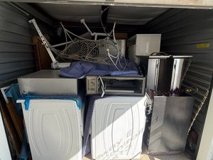 10 x 20 unit in Rd Lexington
