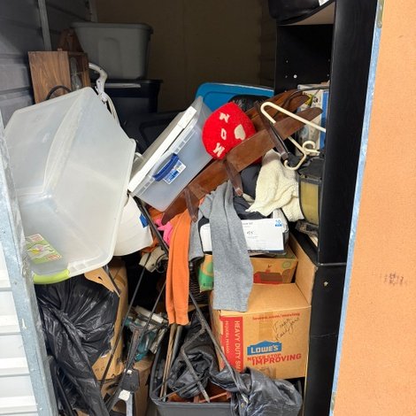 5 x 10 storage unit in Rd Lexington, KY