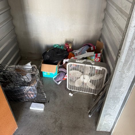 5 x 5 storage unit in Rd Lexington, KY