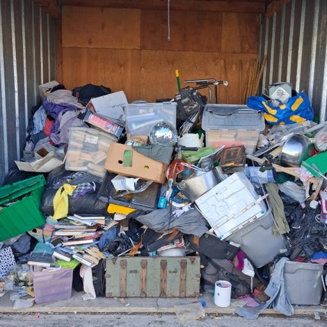 10 x 10 storage unit in Yuba City, CA