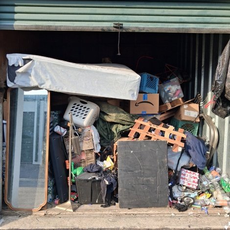 10 x 10 storage unit in Yuba City, CA