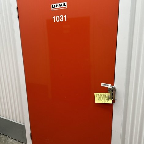 10 x 10 storage unit in Pleasanton, CA