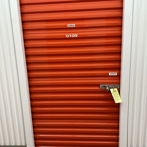 5 x 5 storage unit in Pleasanton, CA