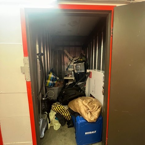 5 x 10 storage unit in Fayetteville, NC