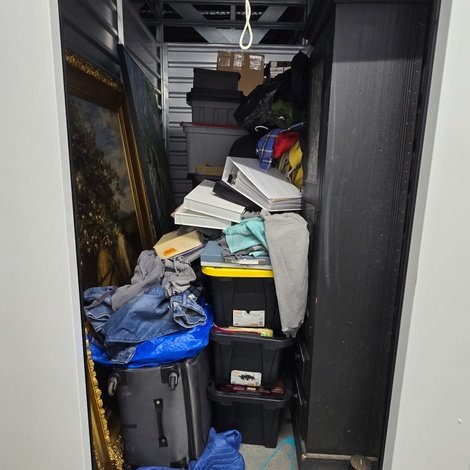 5 x 10 storage unit in Johnston, RI