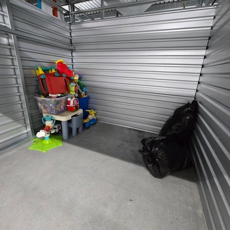10 x 10 storage unit in Johnston, RI