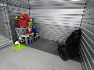 10 x 10 unit in Johnston