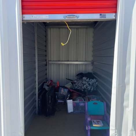 5 x 10 storage unit in Fayetteville, NC